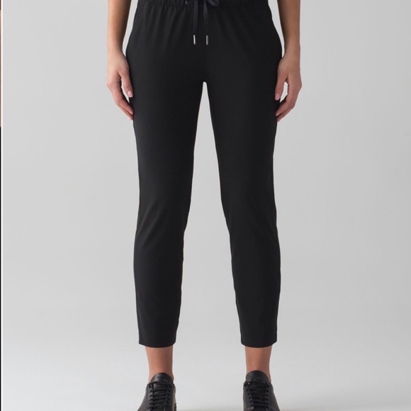 Lululemon “On the Fly” pant size 8 - Picture 3 of 3